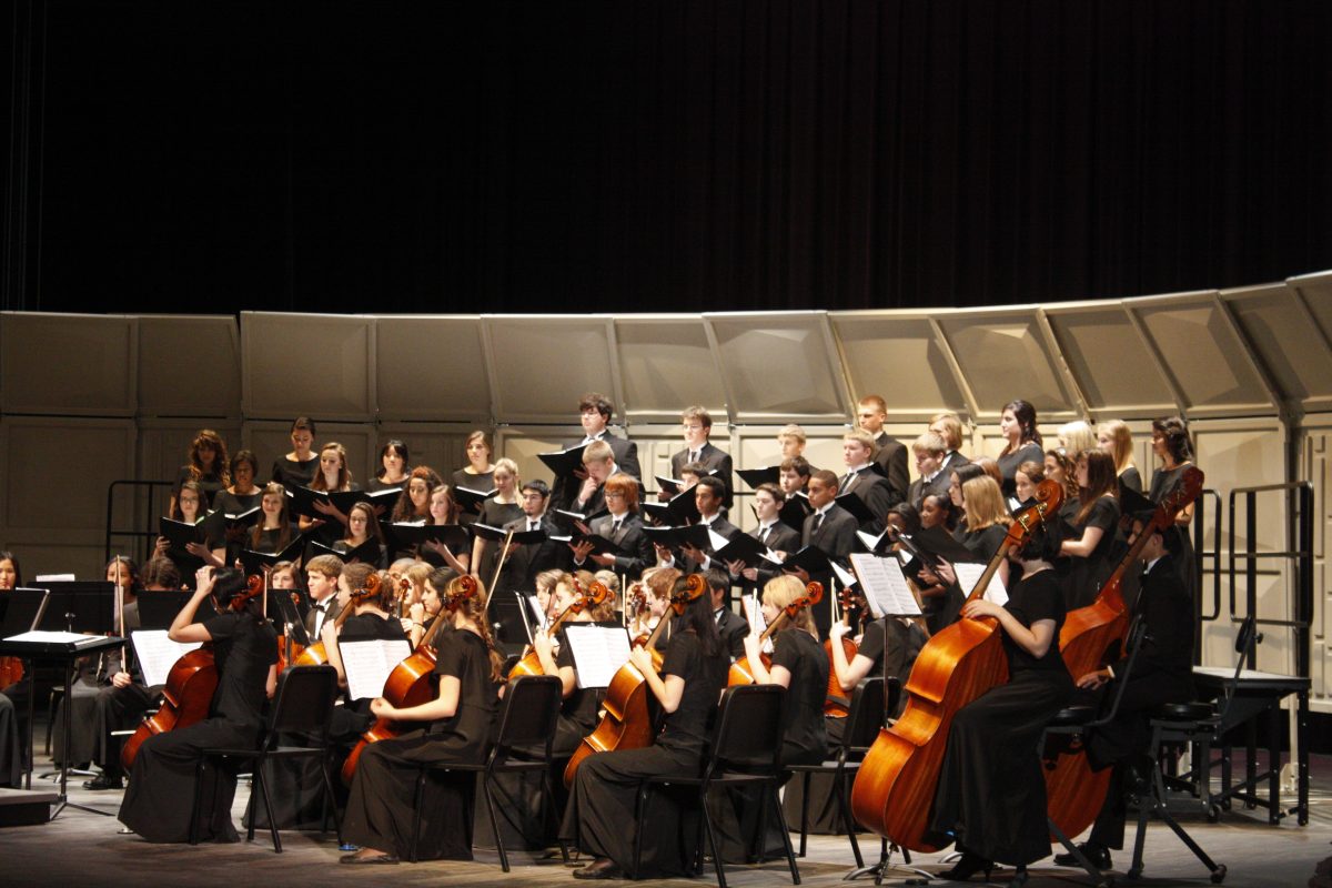 Orchestra+teams+up+with+choir+to+showcase+their+holiday+talents.