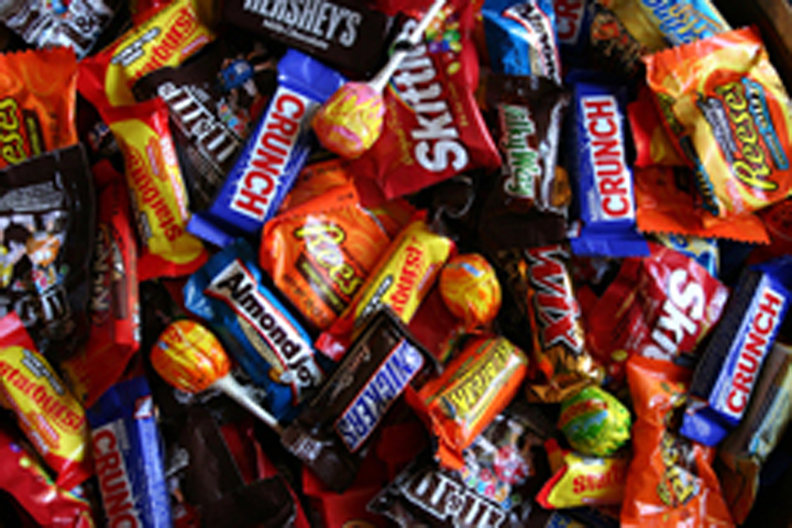 An+assortment+of+different+types+of+halloween+candy.