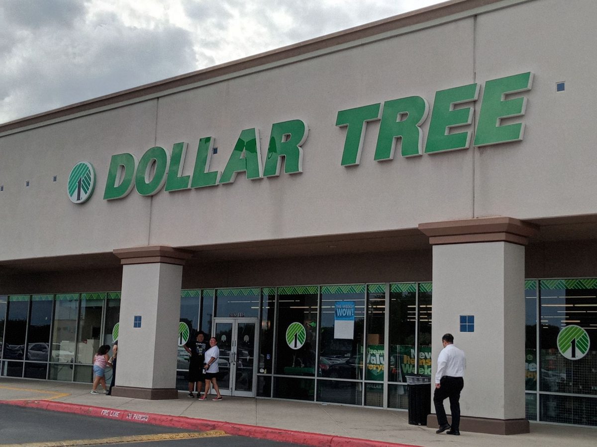 outside+of+Dollar+Tree+store